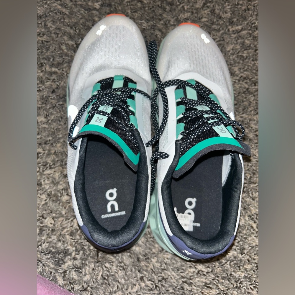 On clouds size 10 mens new $140
